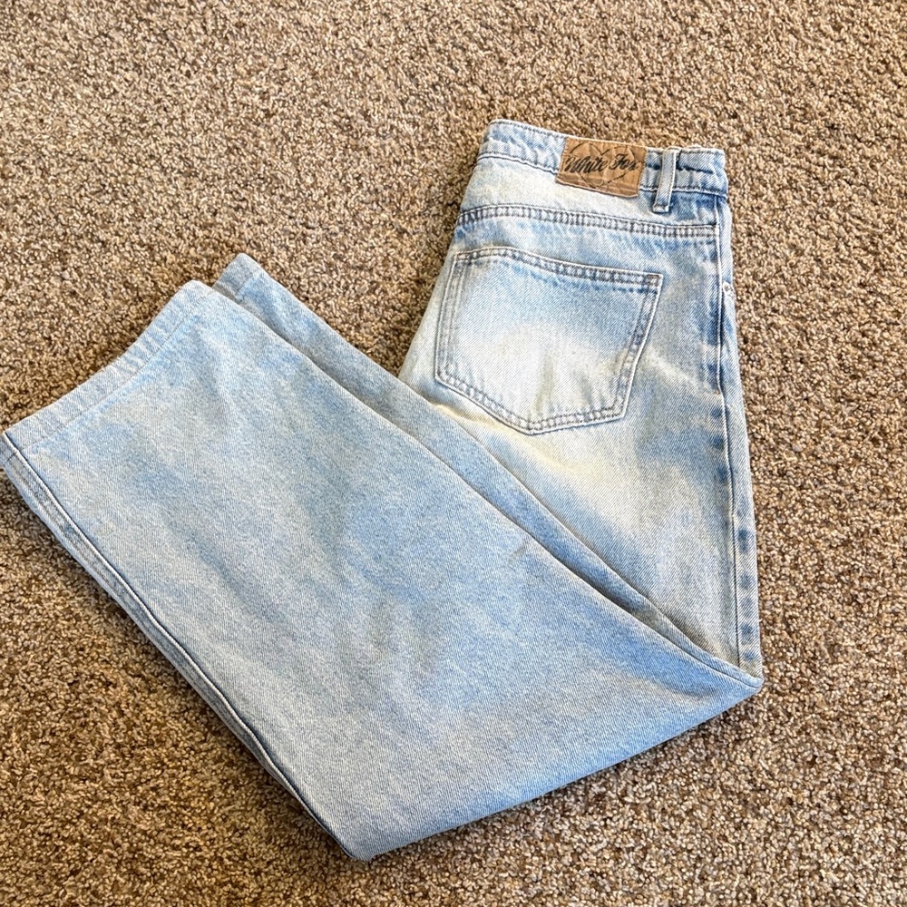 White Fox Boutique Light Wash Wide Leg Jeans - Picture 2 of 3
